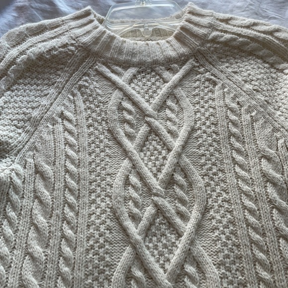 Abercrombie sweater worn once in white - Picture 3 of 3